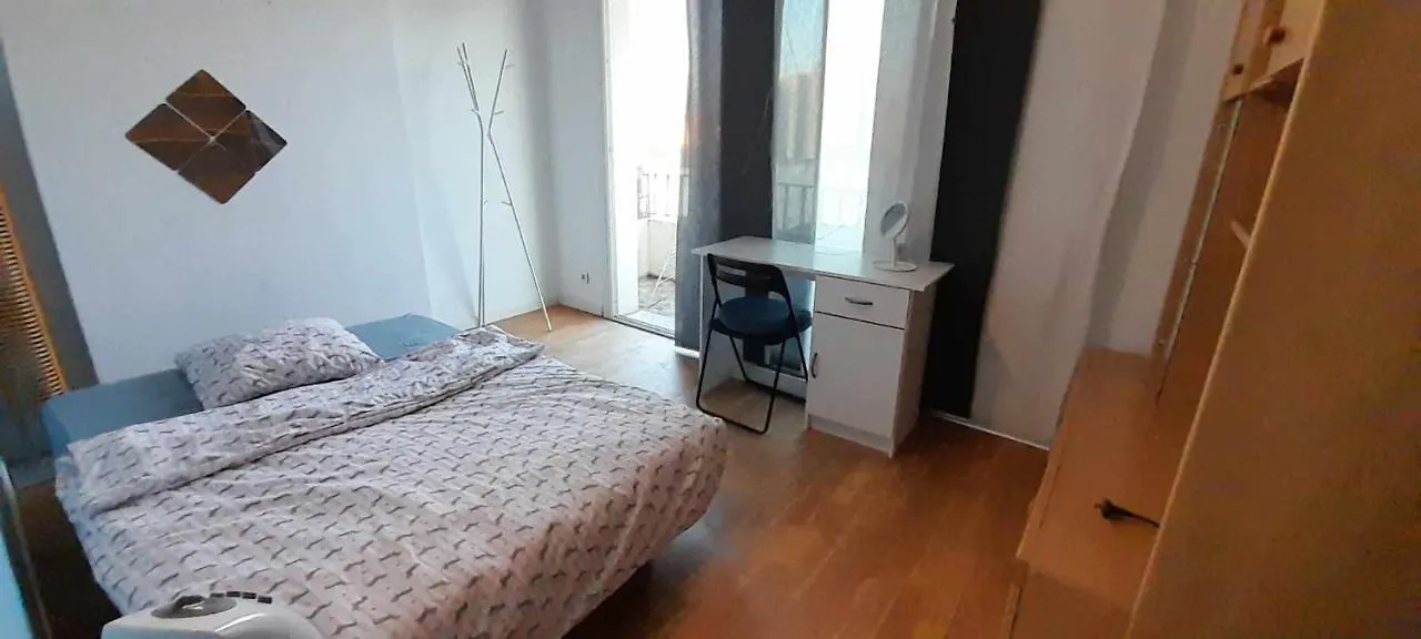 Chambre privée pour 2 personnes dans un appartement de 3 chambres Toulon Maison d'hôtes